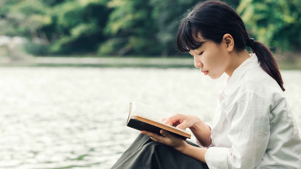 Lonely this Christmas Here are 3 Simple Tips to Ease Holiday Loneliness
